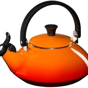 NWT Le Creuset Zen Tea Kettle - Flame